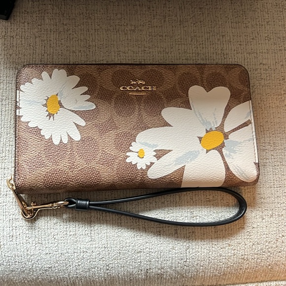 Daisy 🌼 Coach backpack and lg wallet - Picture 2 of 10